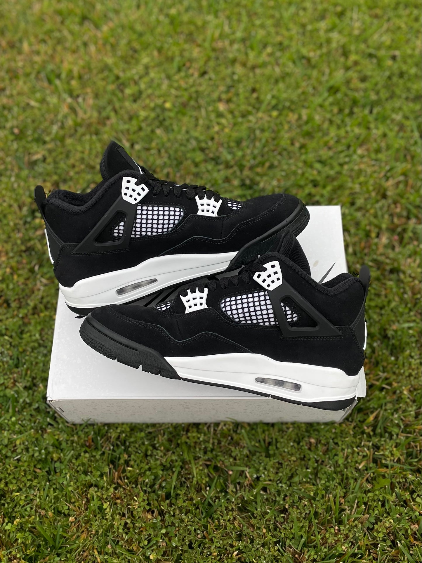 (Used Size 9M) Jordan 4 White Thunder