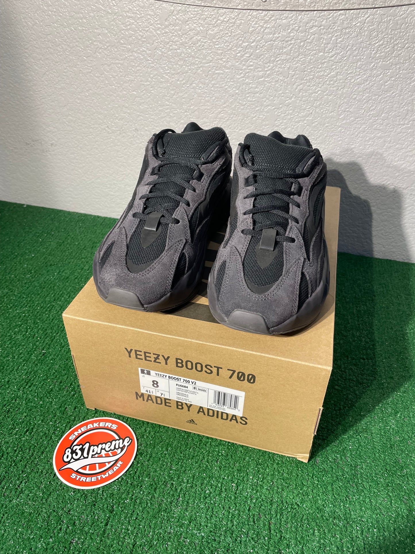 (Used Size 8M) Yeezy 700 V2 Vanta