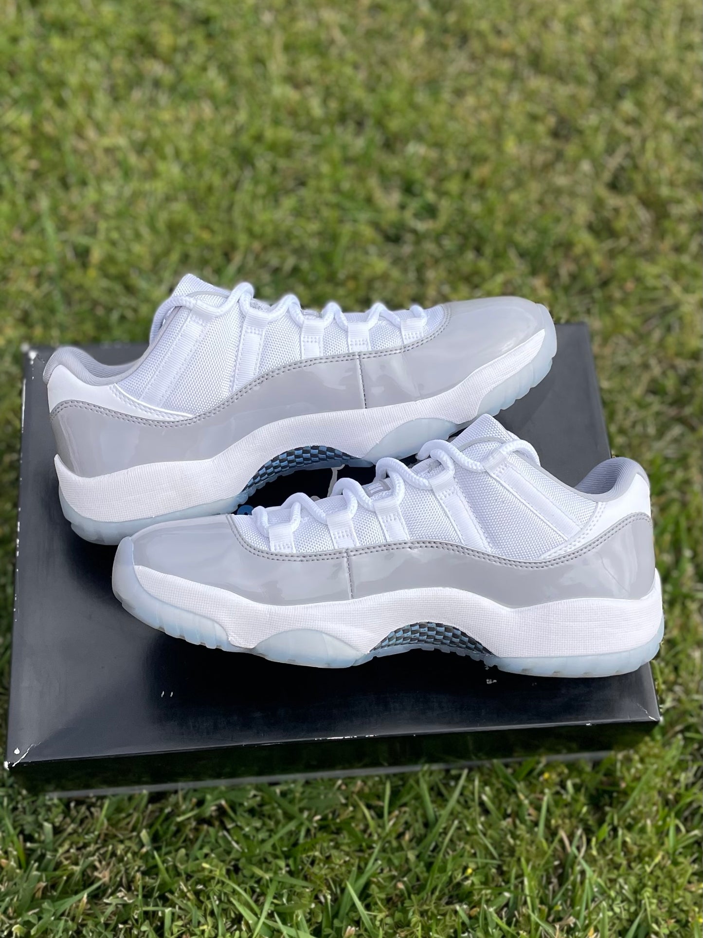 (Used Size 9.5M) Jordan 11 Low Cement Grey