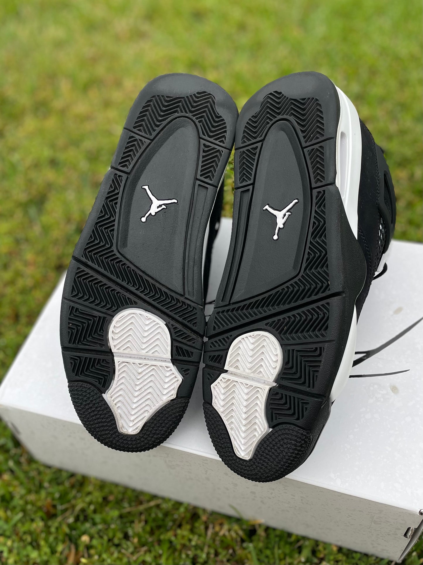 (Used Size 9M) Jordan 4 White Thunder