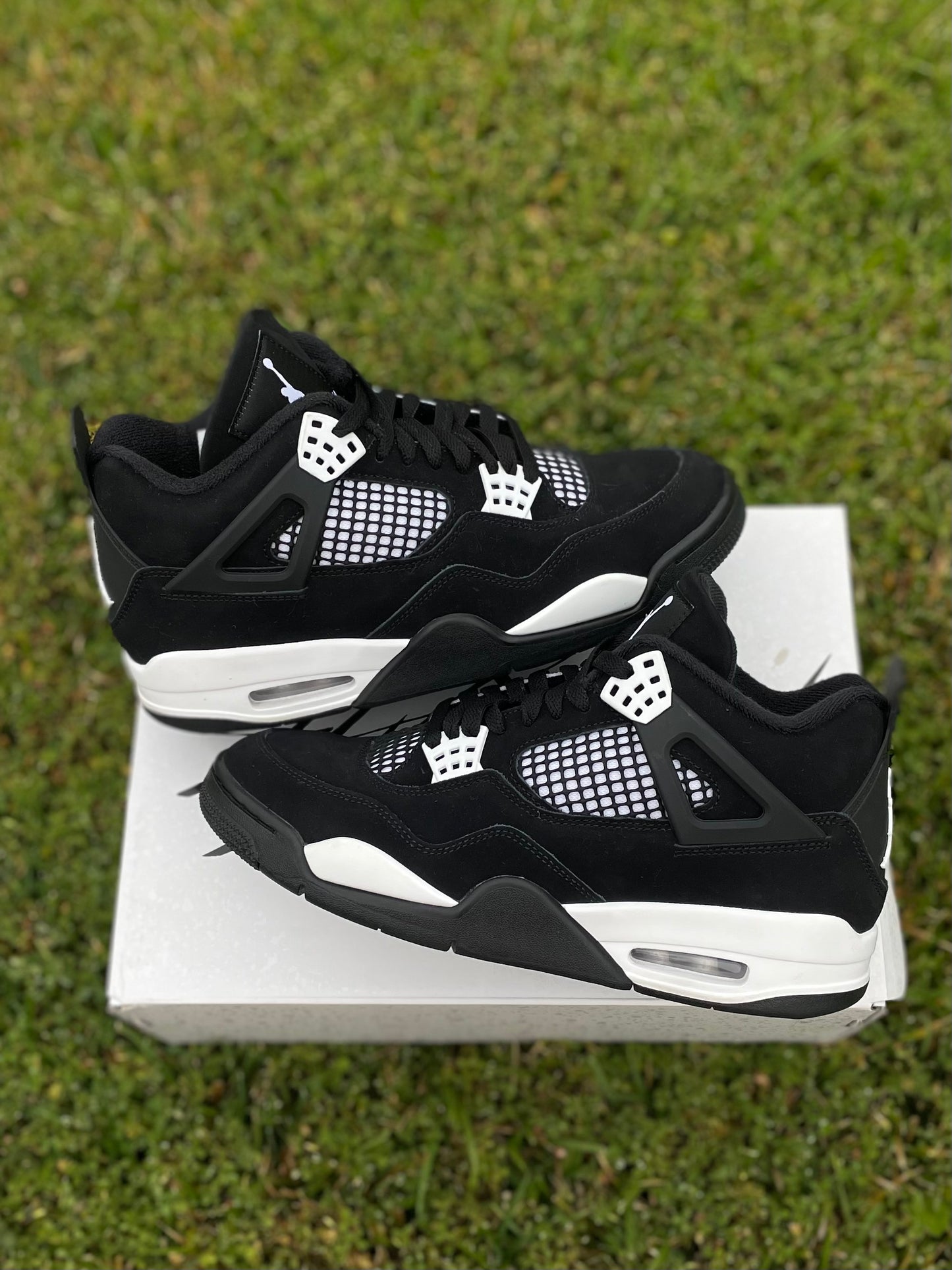 (Used Size 9M) Jordan 4 White Thunder