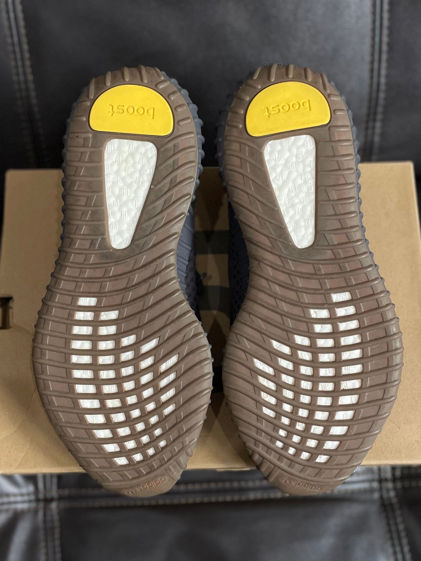 (Used Size 10M) Yeezy 350 V2 Cinder
