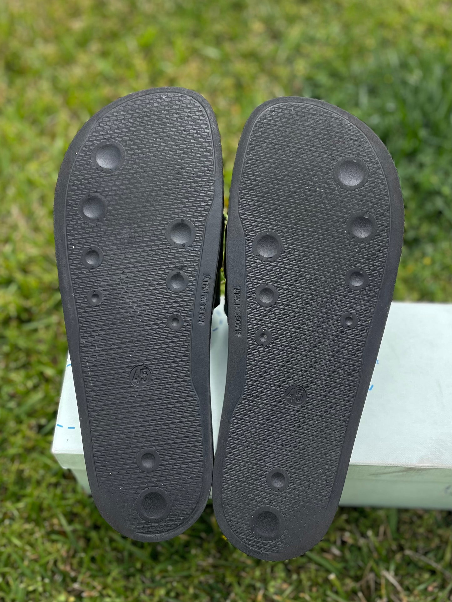 (Used Size 9M) Off-White Slides