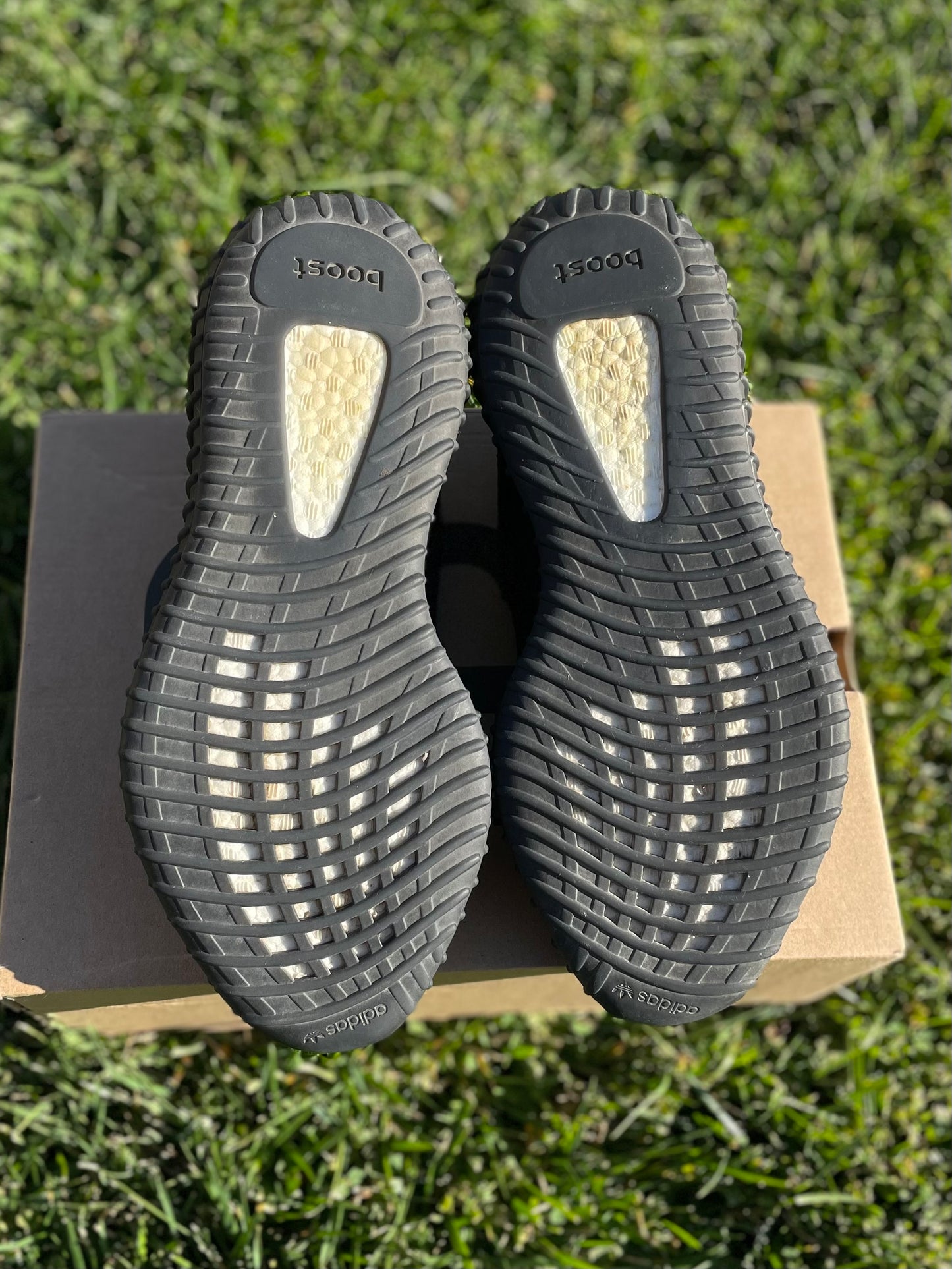 (Used Size 10.5M) Yeezy 350 V2 Oreo