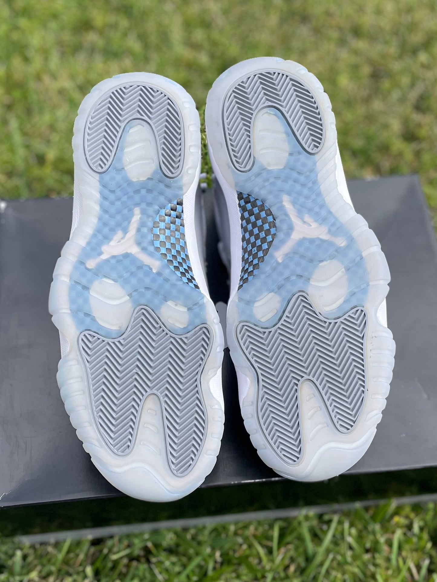 (Used Size 9.5M) Jordan 11 Low Cement Grey