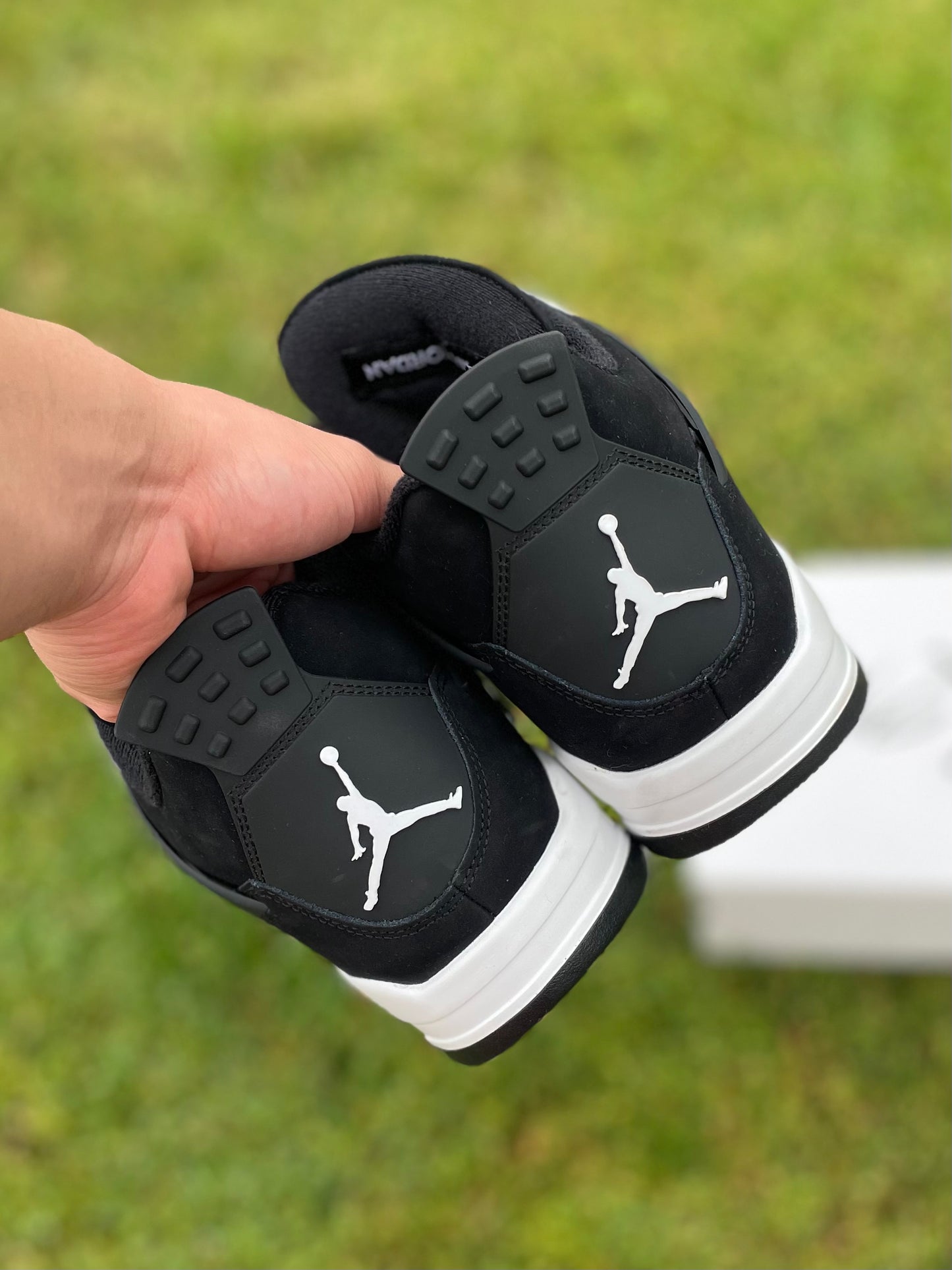 (Used Size 9M) Jordan 4 White Thunder
