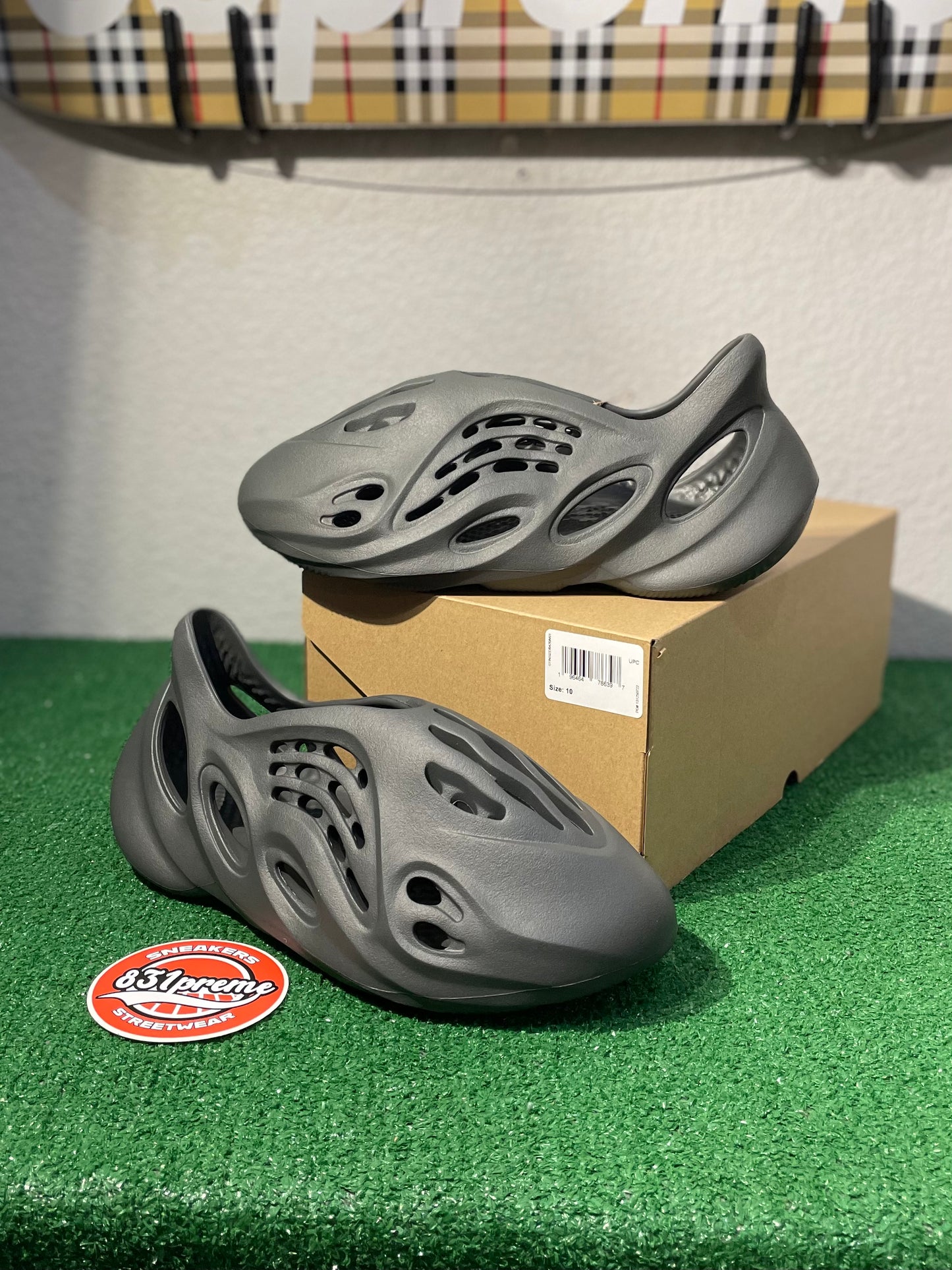 Yeezy Foam Runner Carbon