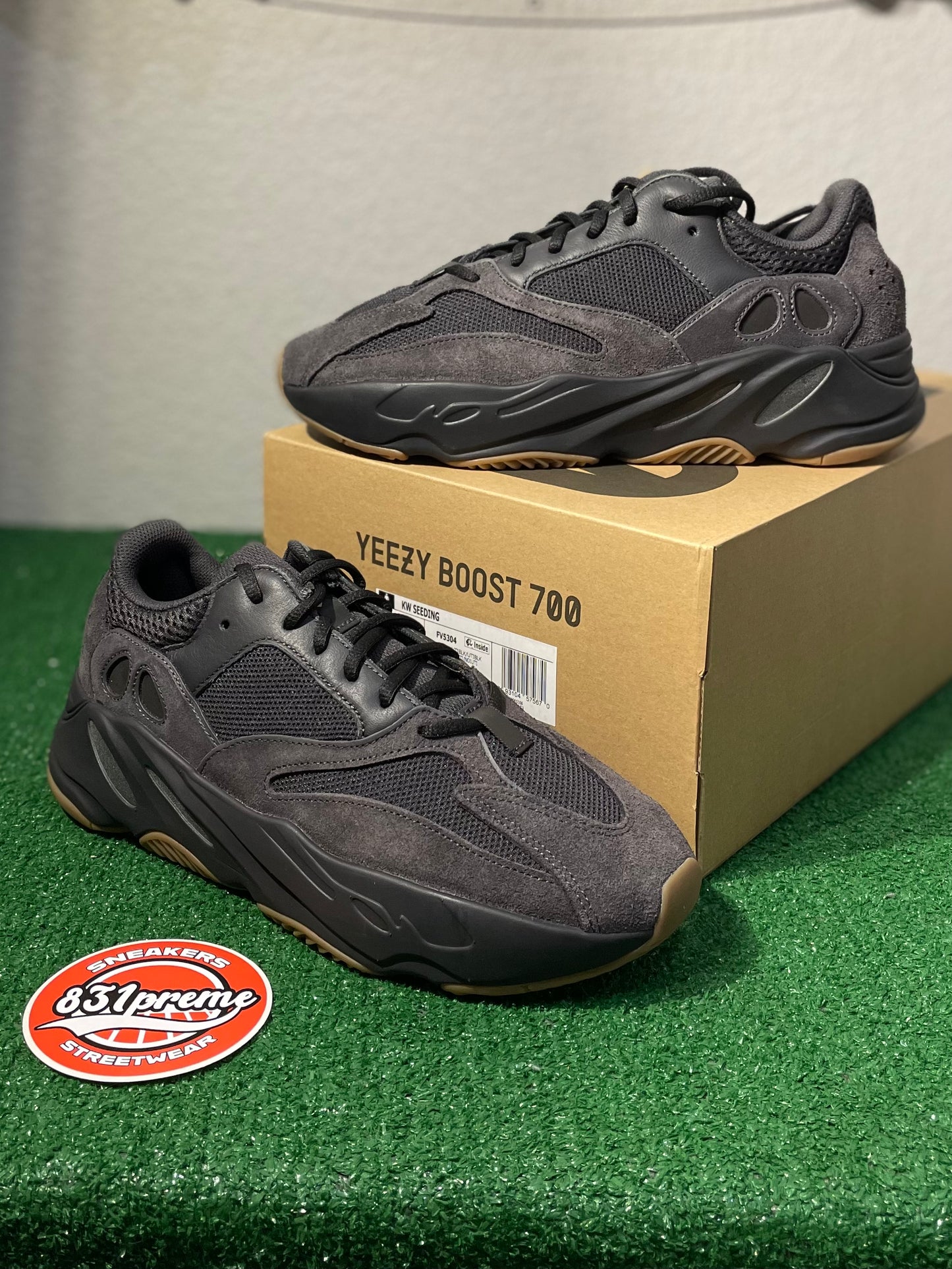 Yeezy 700 Utility Black