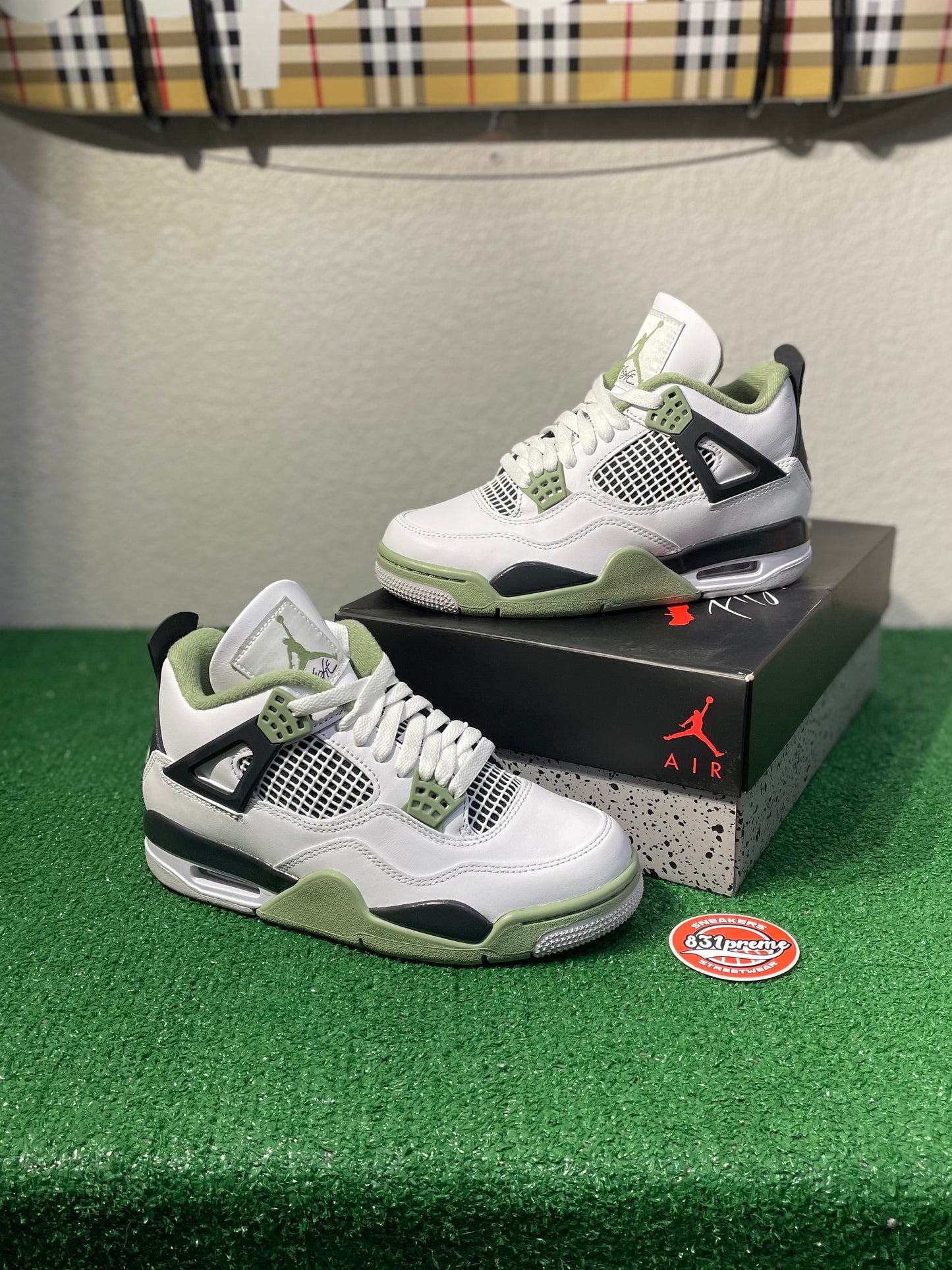 Jordan 4 Seafoam (W)