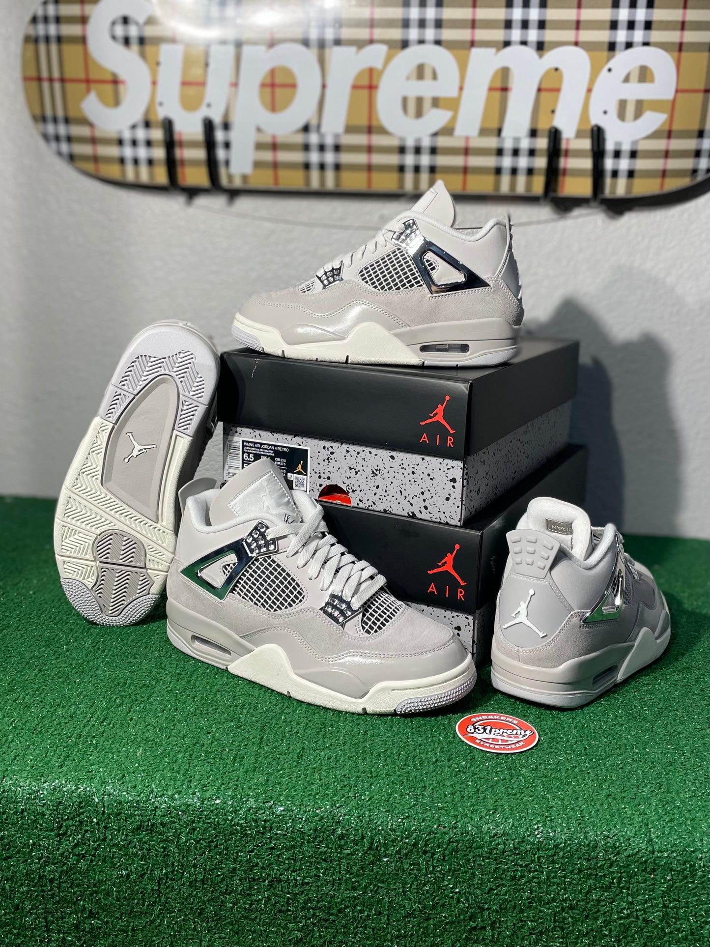 Jordan 4 Frozen Moments (W)