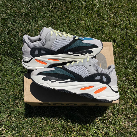(Used Size 9.5M) Yeezy 700 Wave Runner