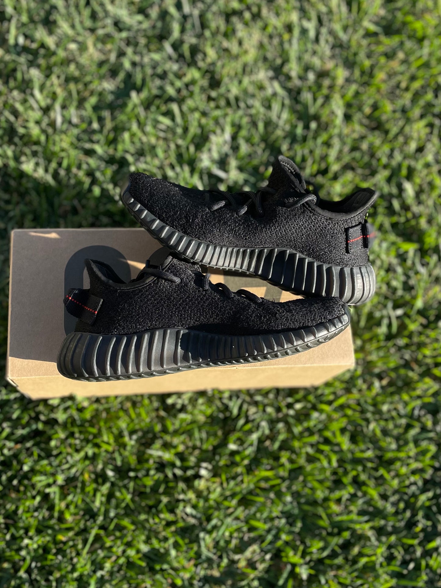 (Used Size 4M) Yeezy 350 V2 Bred