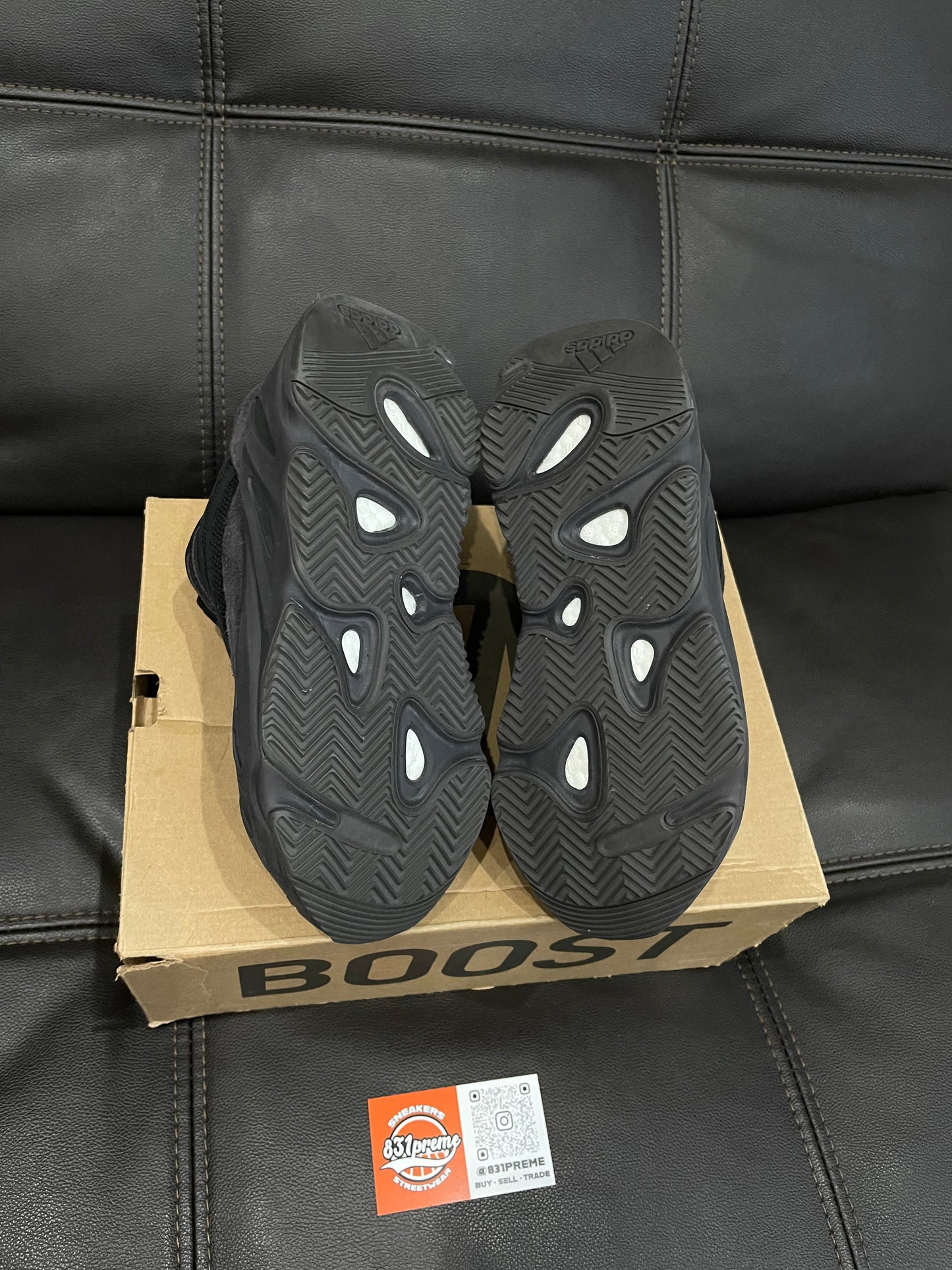 (Used Size 6M) Yeezy 700 V2 Vanta