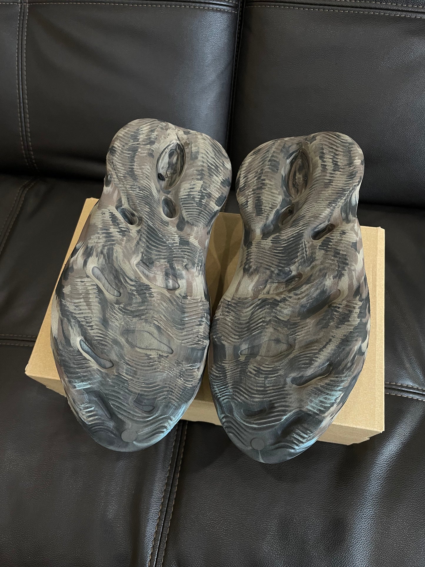 (Used Size 11M) Yeezy Foam Runner MX Cinder