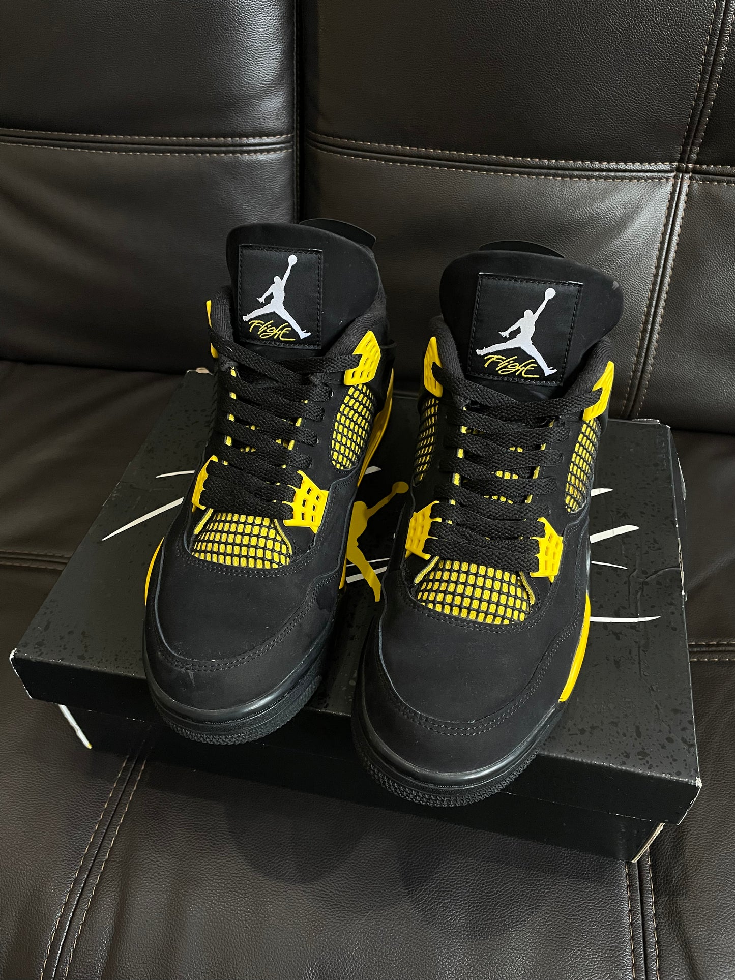 (Used Size 10.5M) Jordan 4 Thunder (2023)
