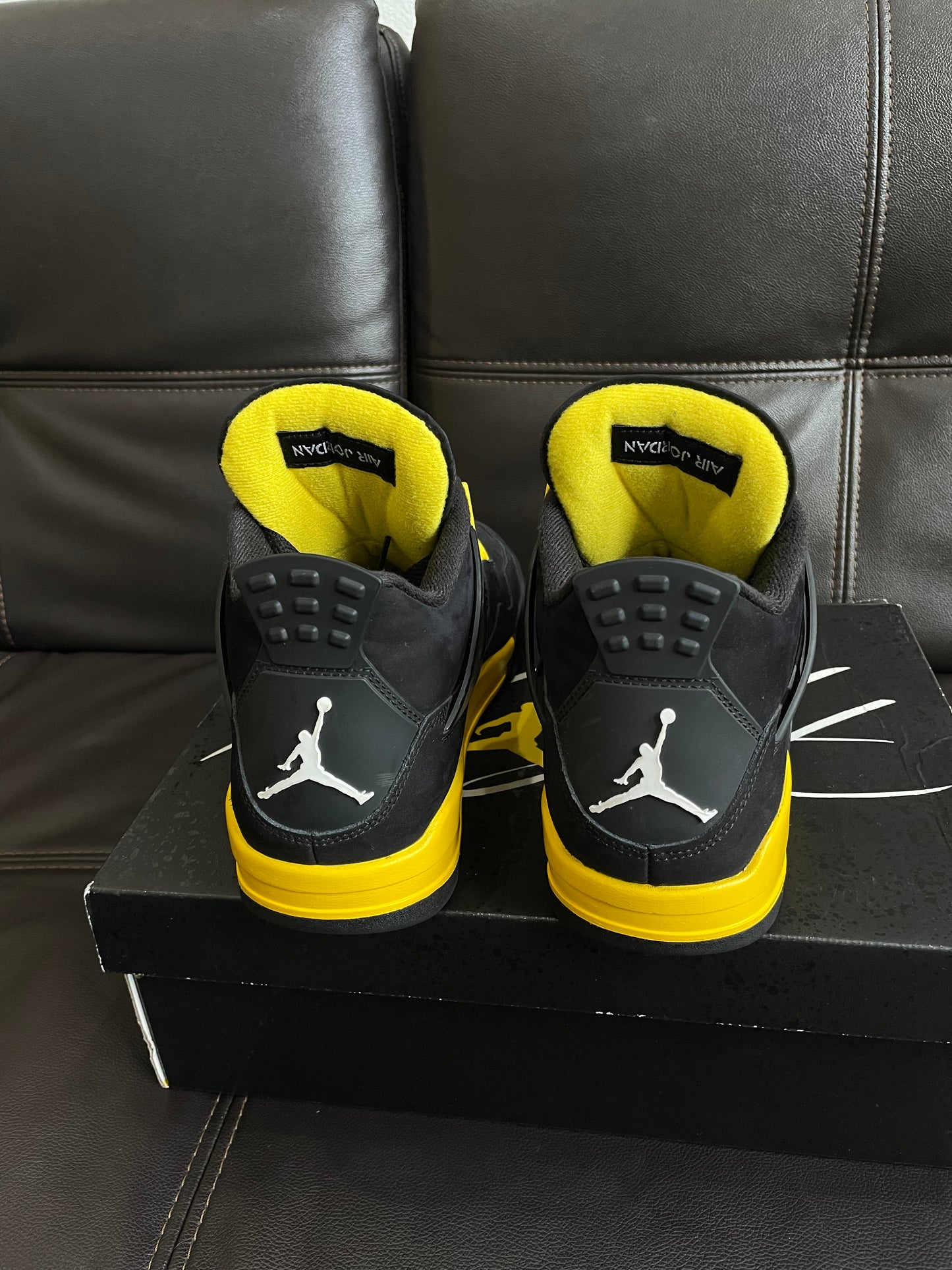 (Used Size 10.5M) Jordan 4 Thunder (2023)