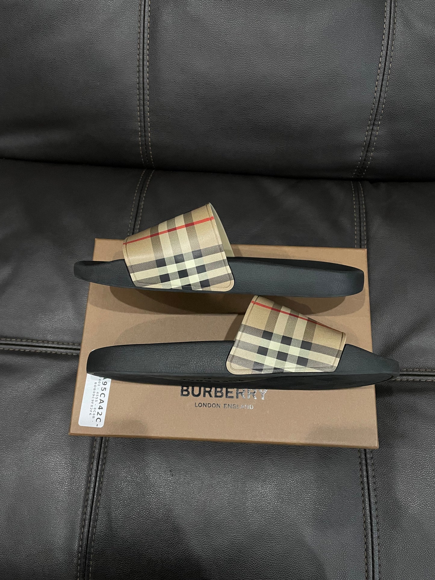(Used Size 8M) Burberry Check Slides