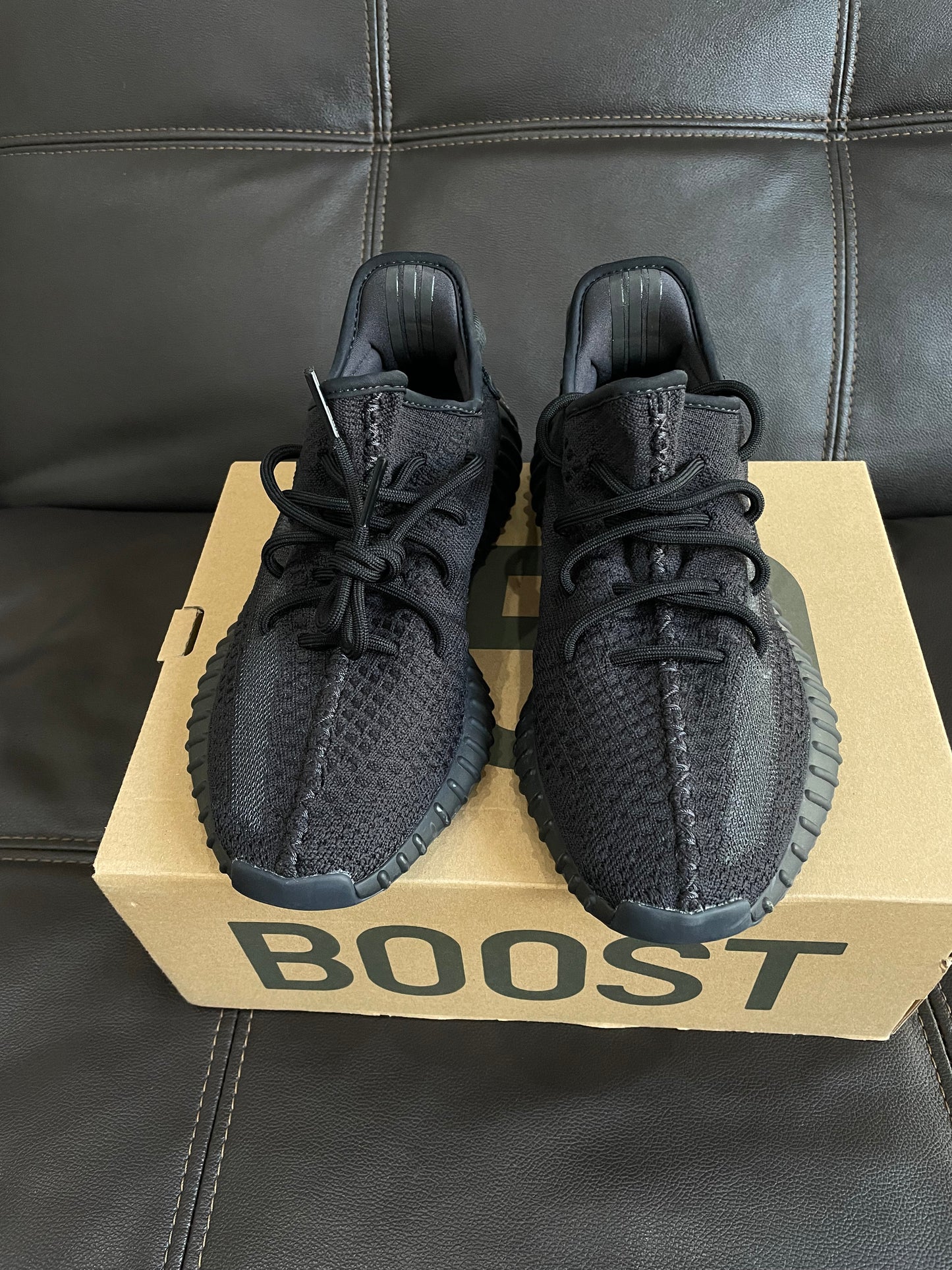 (Used Size 8M) Yeezy 350 V2 Onyx