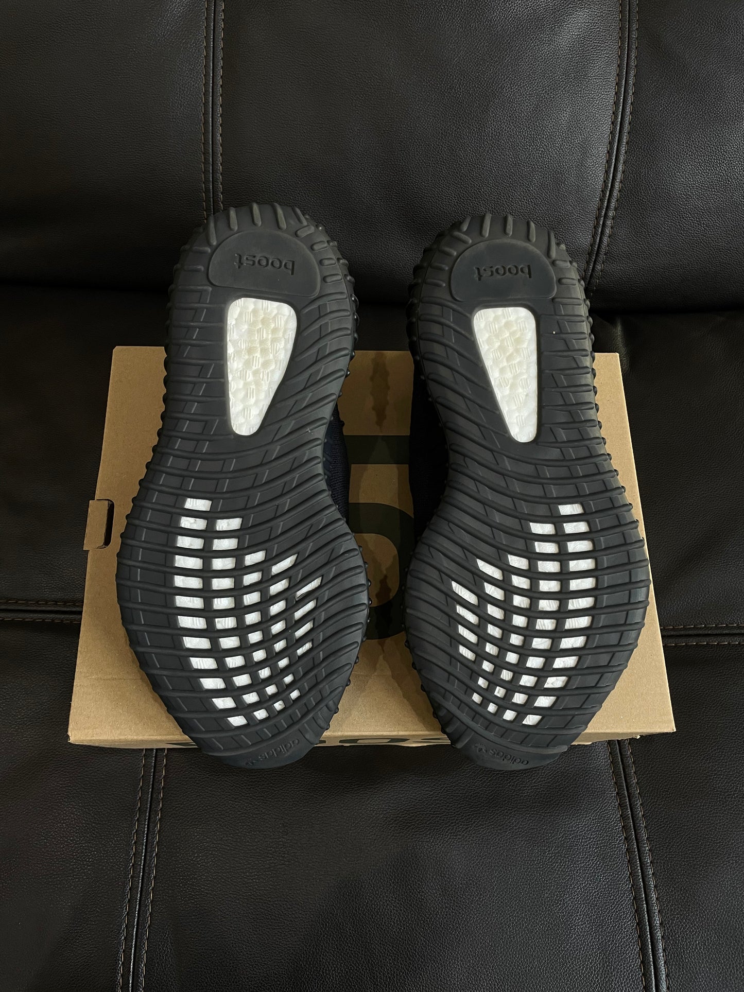 (Used Size 8M) Yeezy 350 V2 Onyx