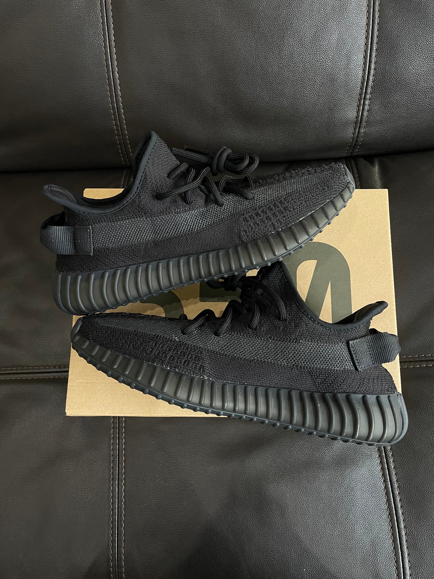 (Used Size 8M) Yeezy 350 V2 Onyx