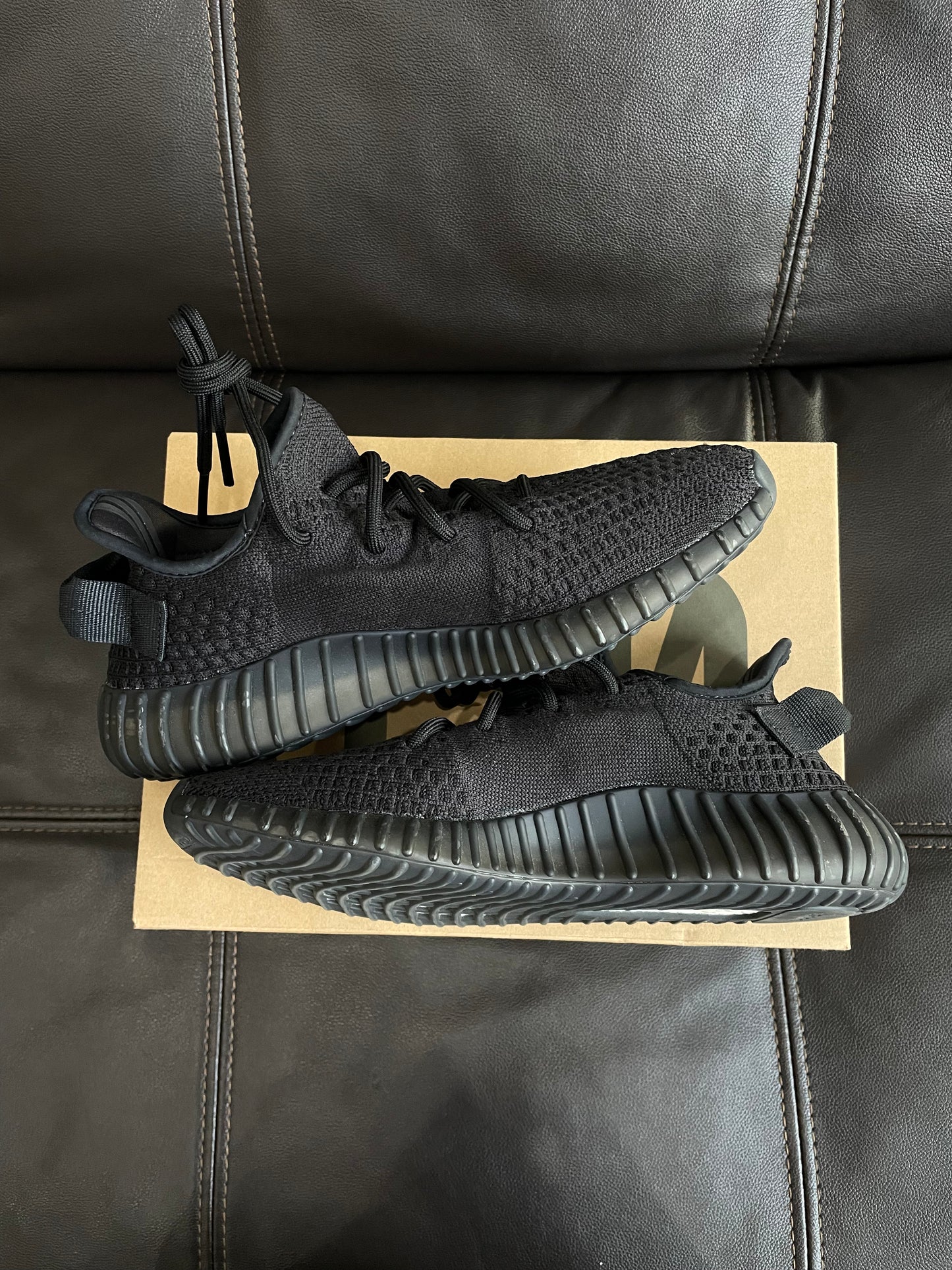 (Used Size 8M) Yeezy 350 V2 Onyx