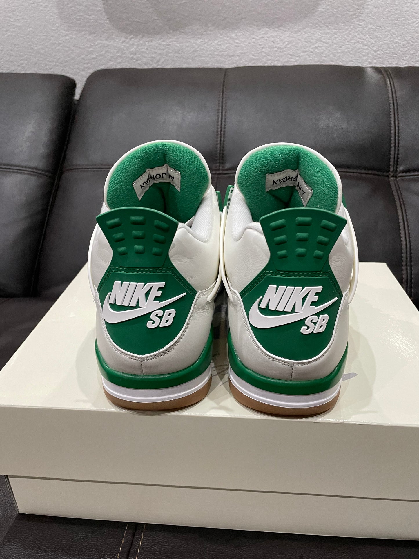 (Used Size 9.5M) Jordan 4 SB Pine Green