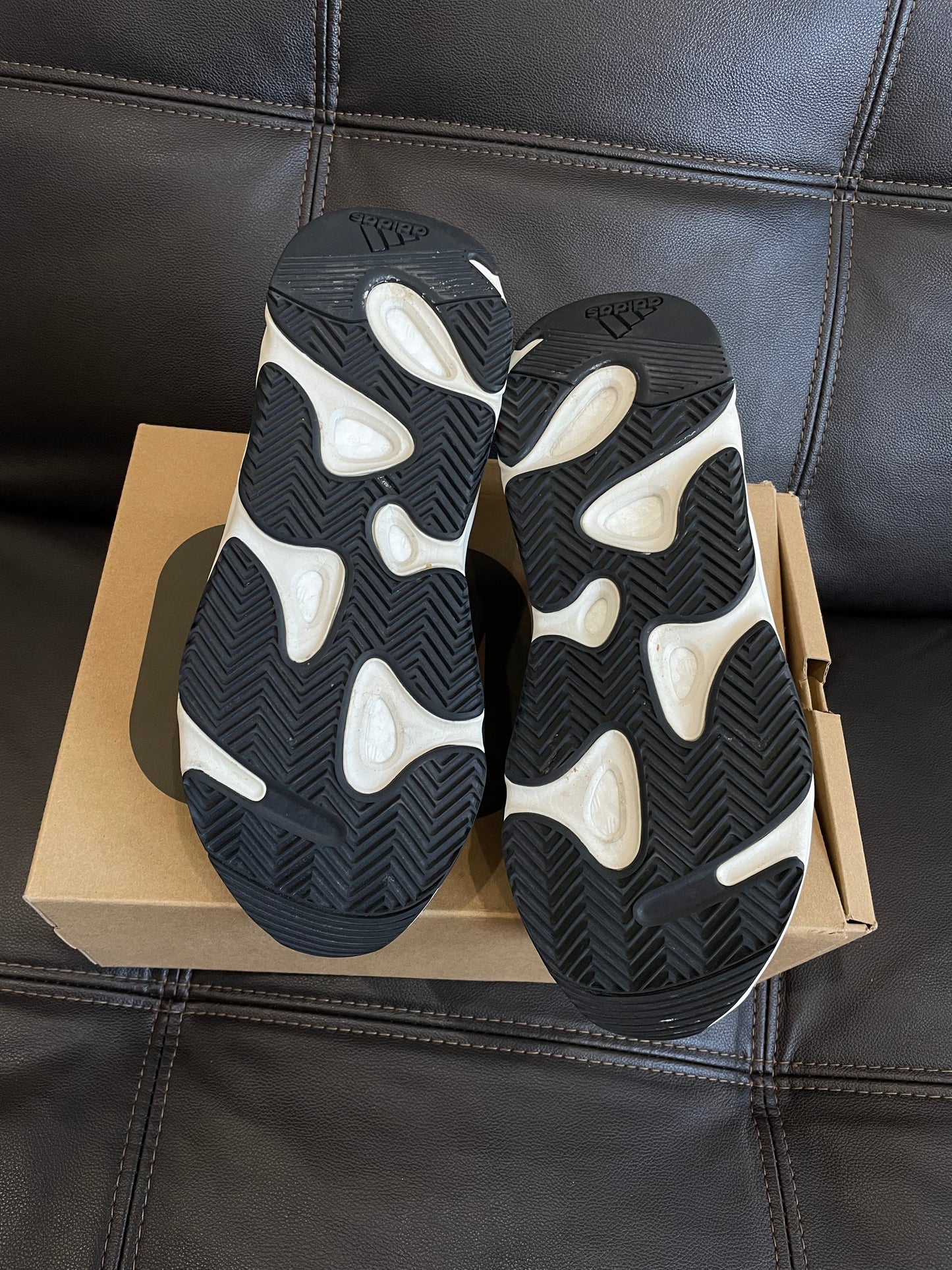 (Used Size 10M) Yeezy 700 Wave Runner