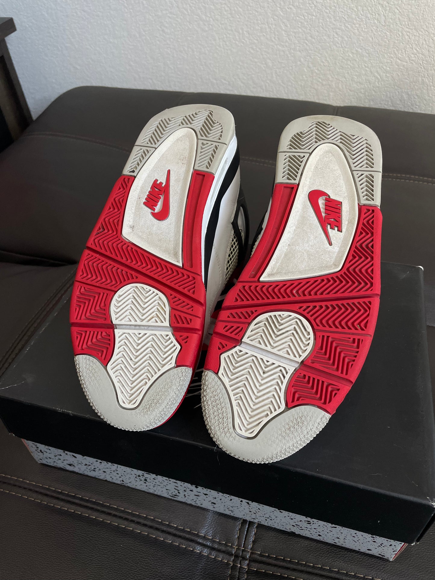 (Used Size 9M) Jordan 4 Fire Red (2020)