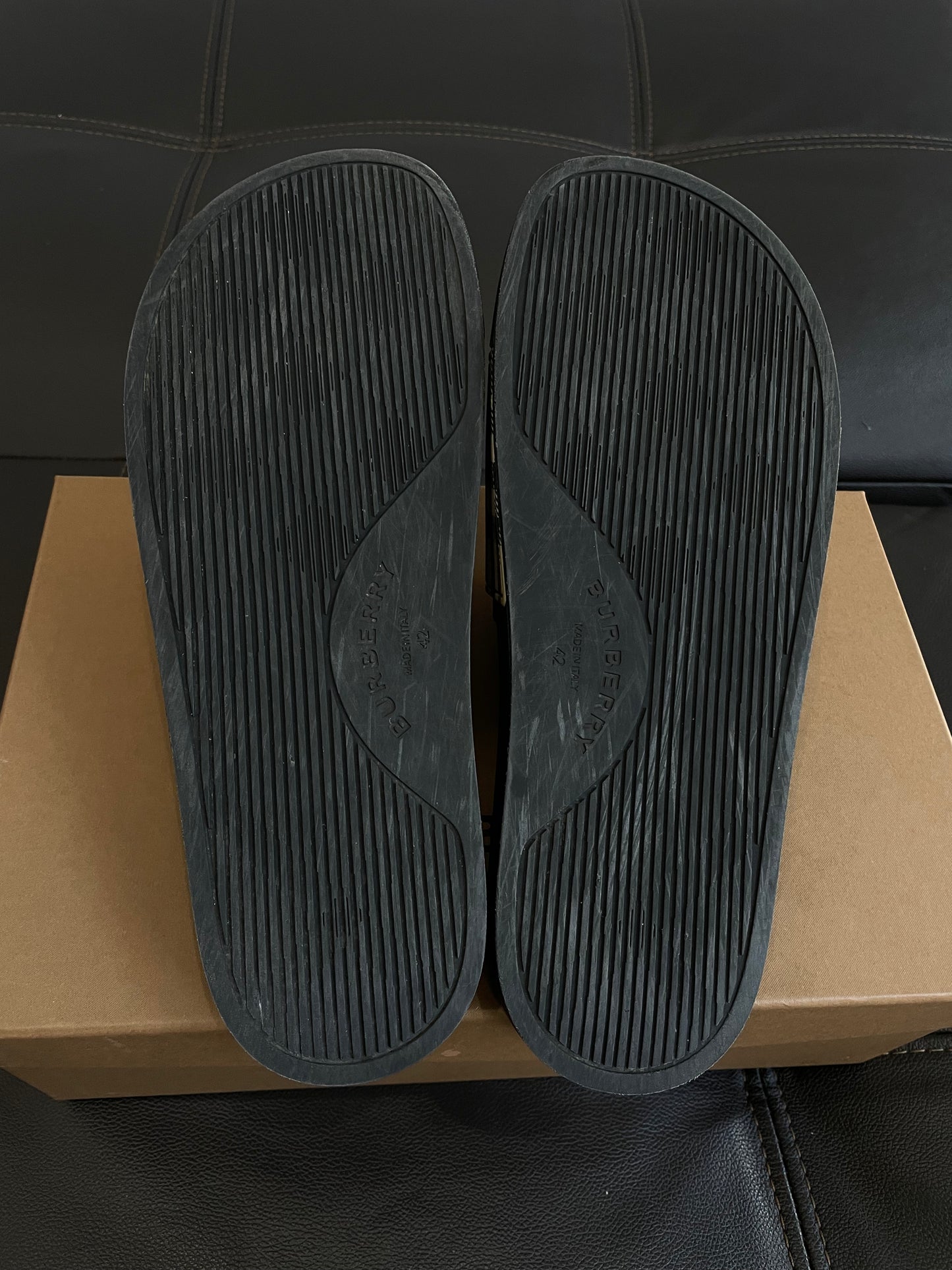 (Used Size 42) Burberry Vintage Check Slides