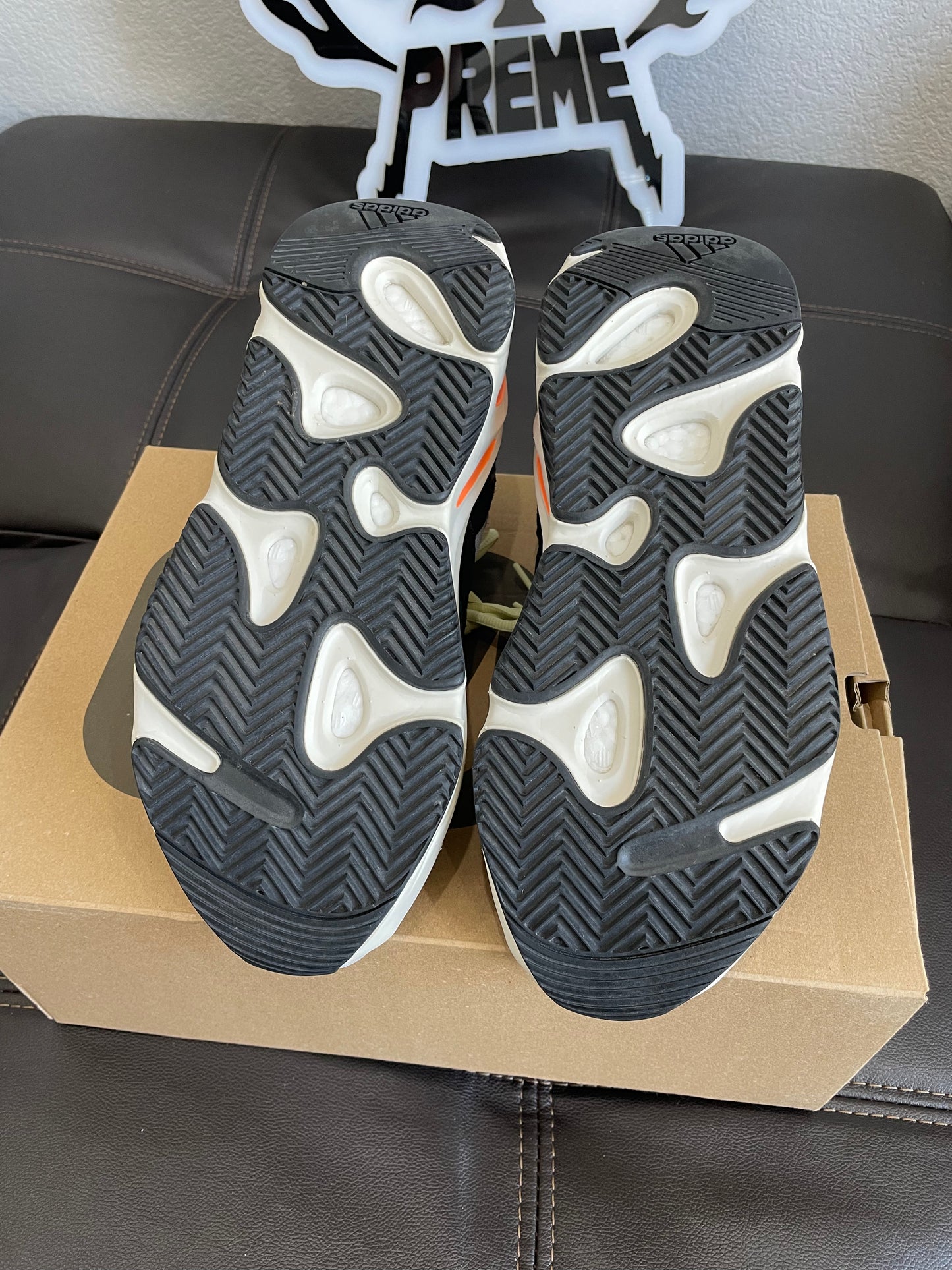 (Used Size 10.5M) Yeezy 700 Wave Runner