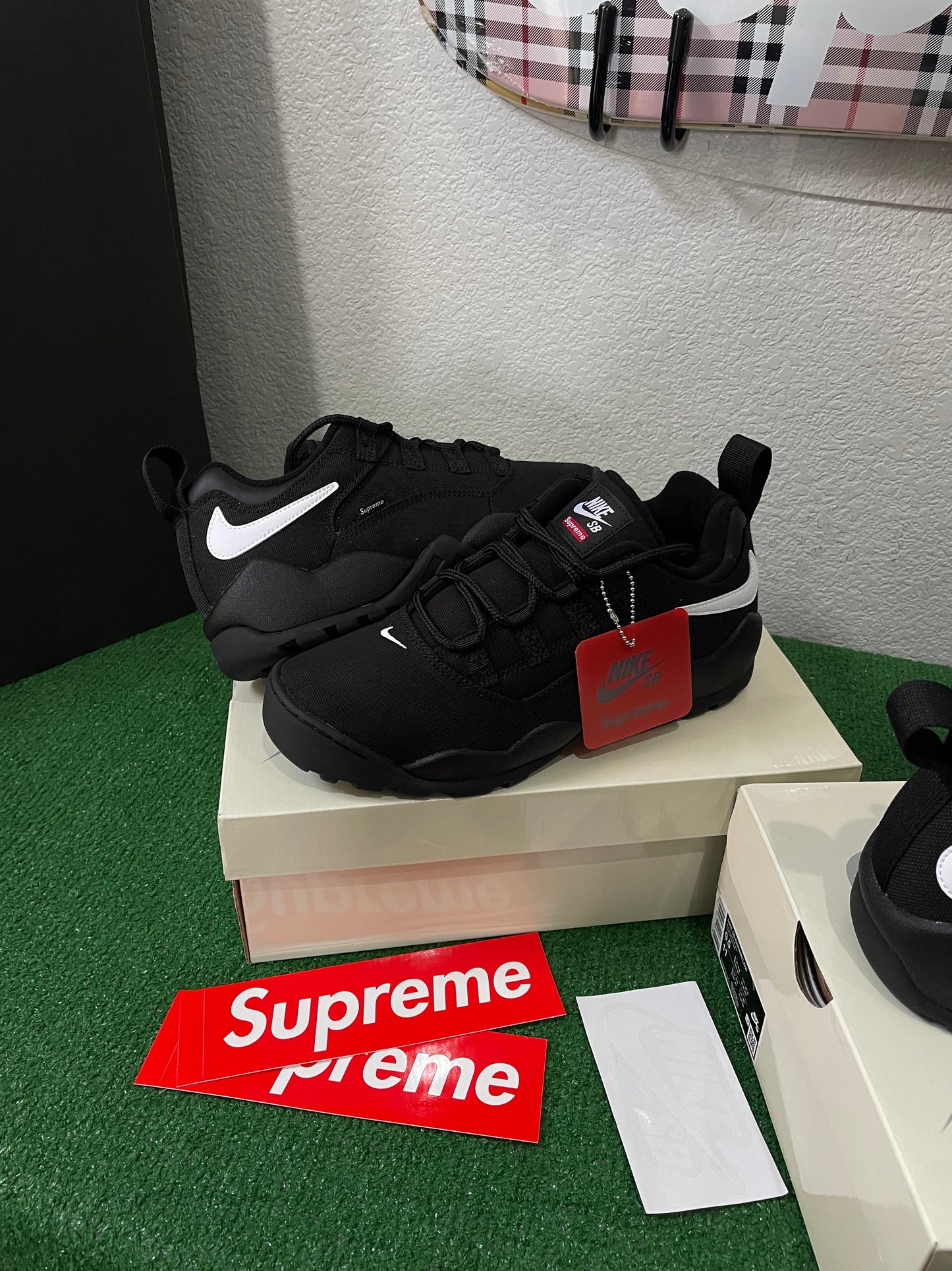 Nike Supreme SB Darwin Low Black