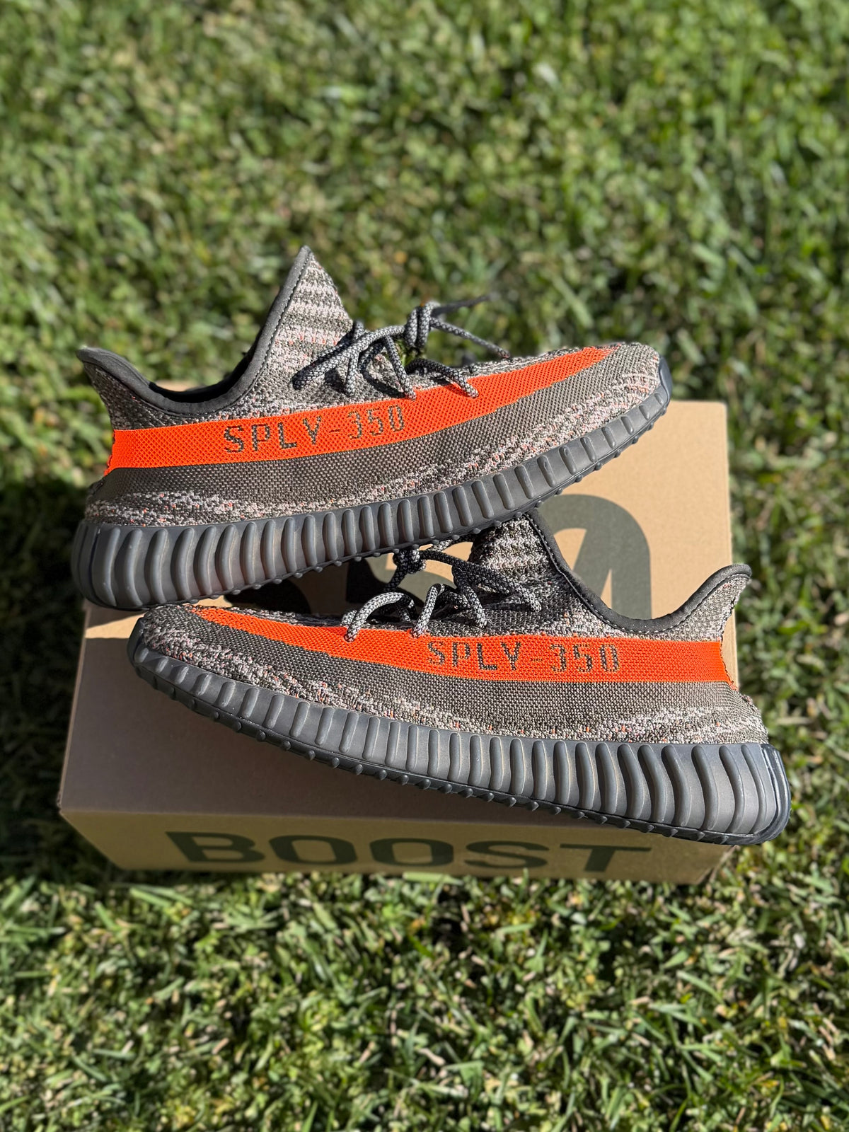 (Used Size 11M) Yeezy 350 V2 Carbon Beluga