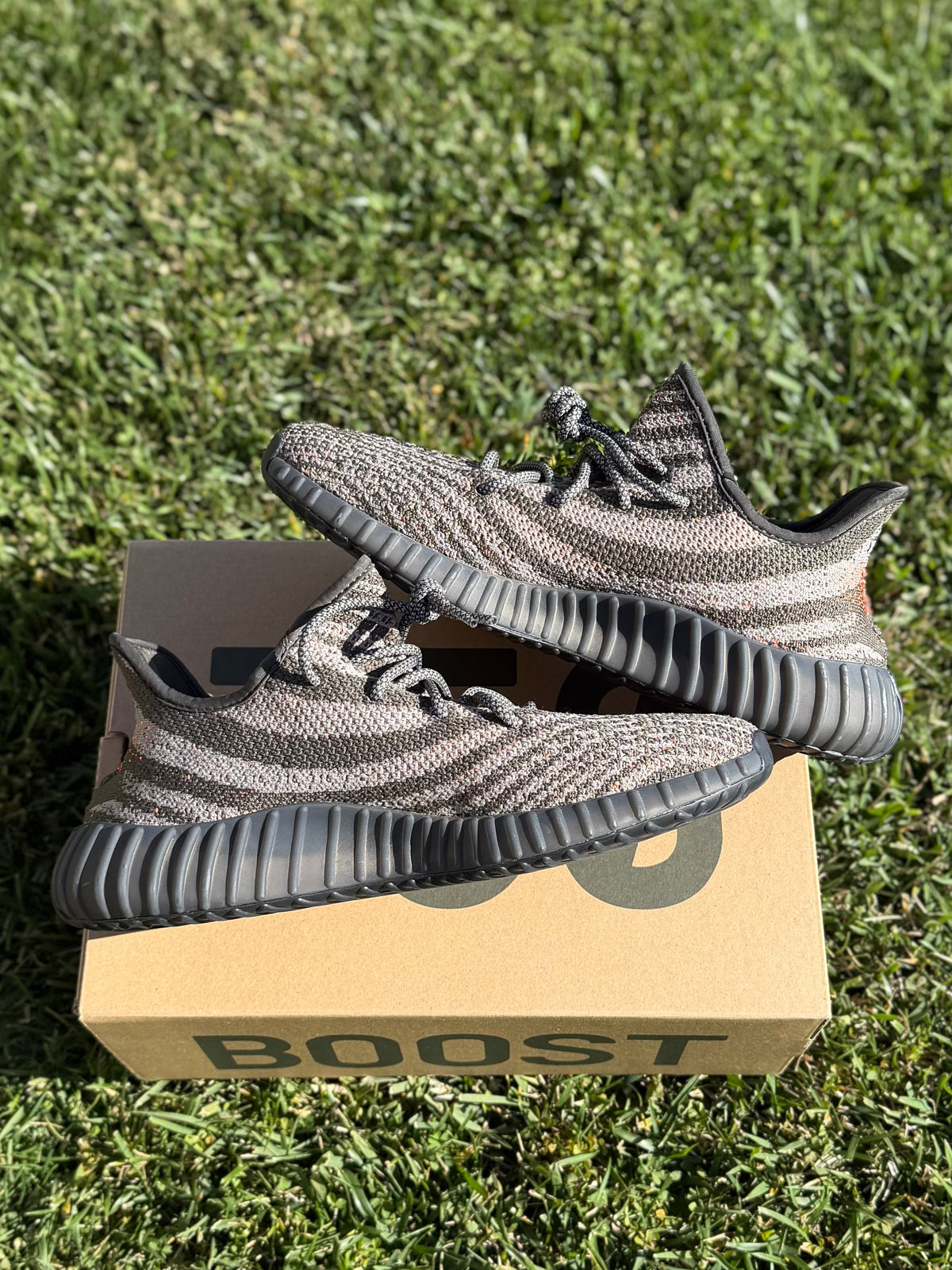 (Used Size 11M) Yeezy 350 V2 Carbon Beluga