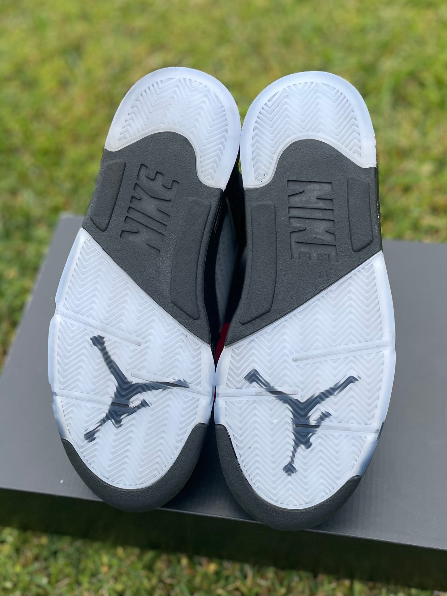 (Used Size 9M) Jordan 5 Metallic Black Reimaged
