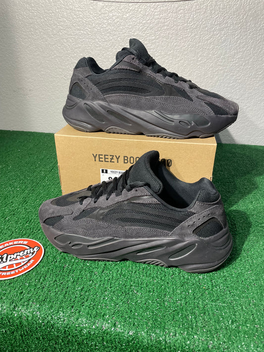 (Used Size 8M) Yeezy 700 V2 Vanta