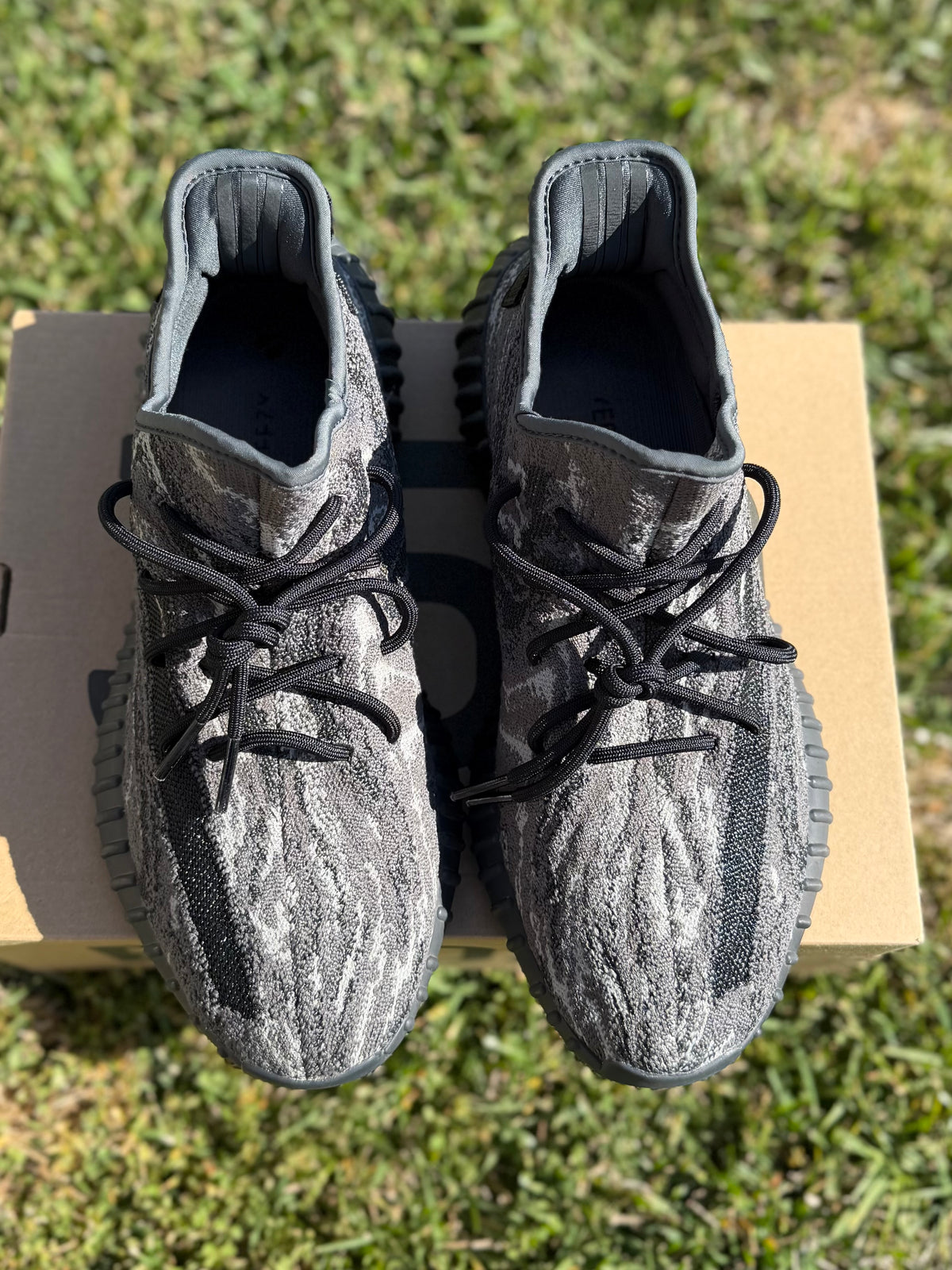 (Used Size 11M) Yeezy 350 V2 MX Dark Salt