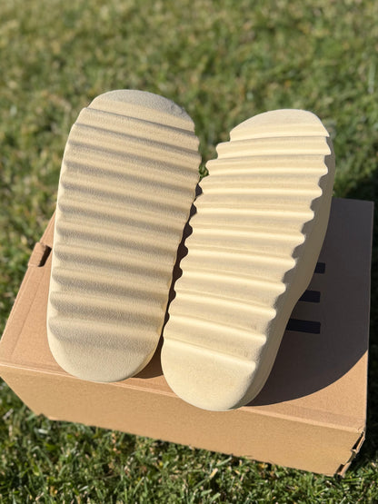 (Used Size 9M) Yeezy Slide Bone