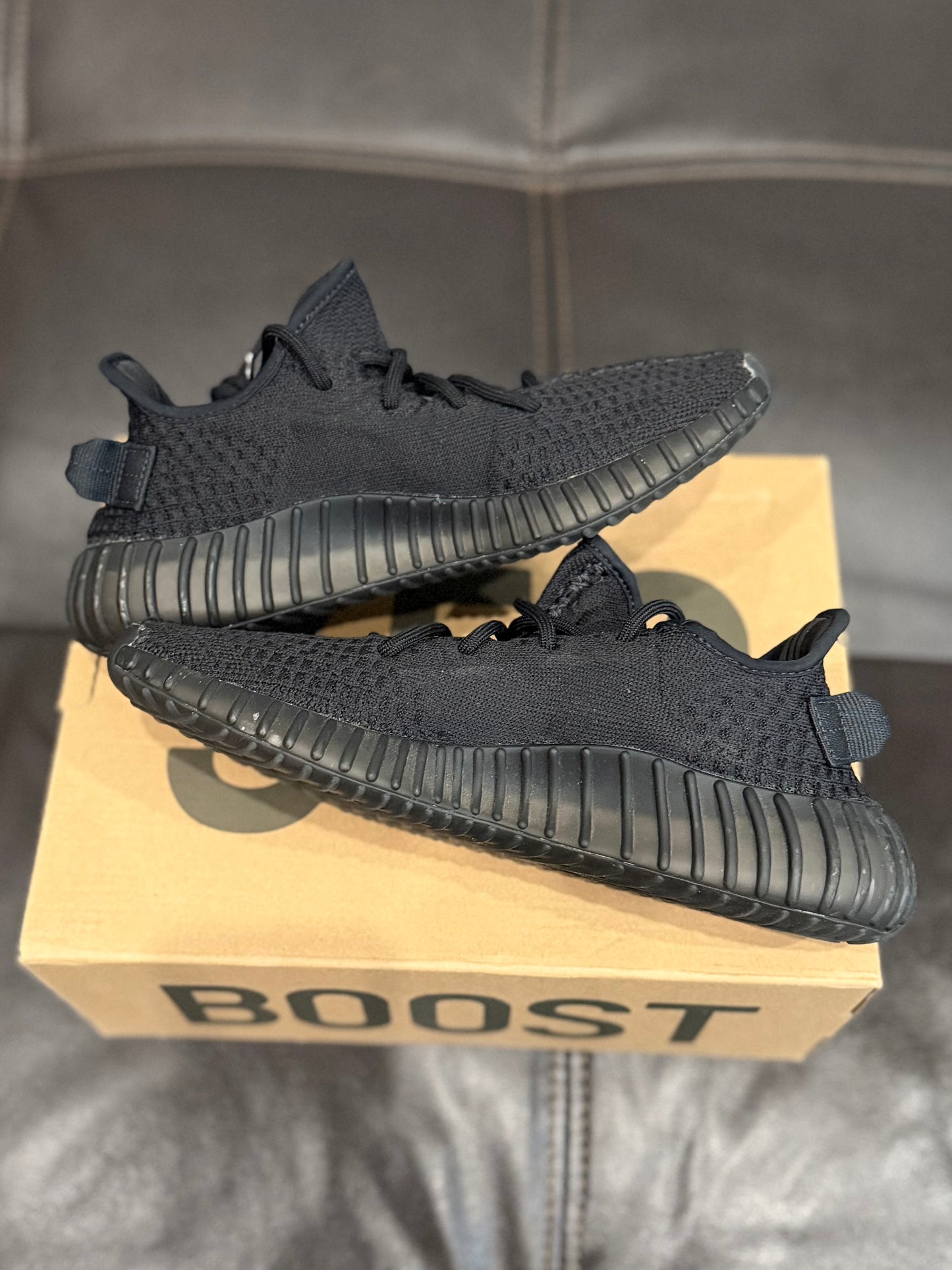 (Used Size 7.5M) Yeezy 350 V2 Onyx