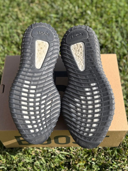 (Used Size 11M) Yeezy 350 V2 Carbon Beluga