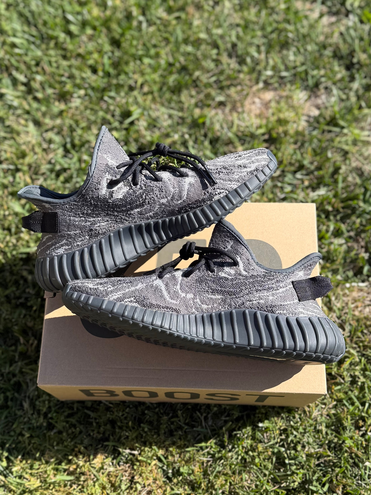 (Used Size 11M) Yeezy 350 V2 MX Dark Salt