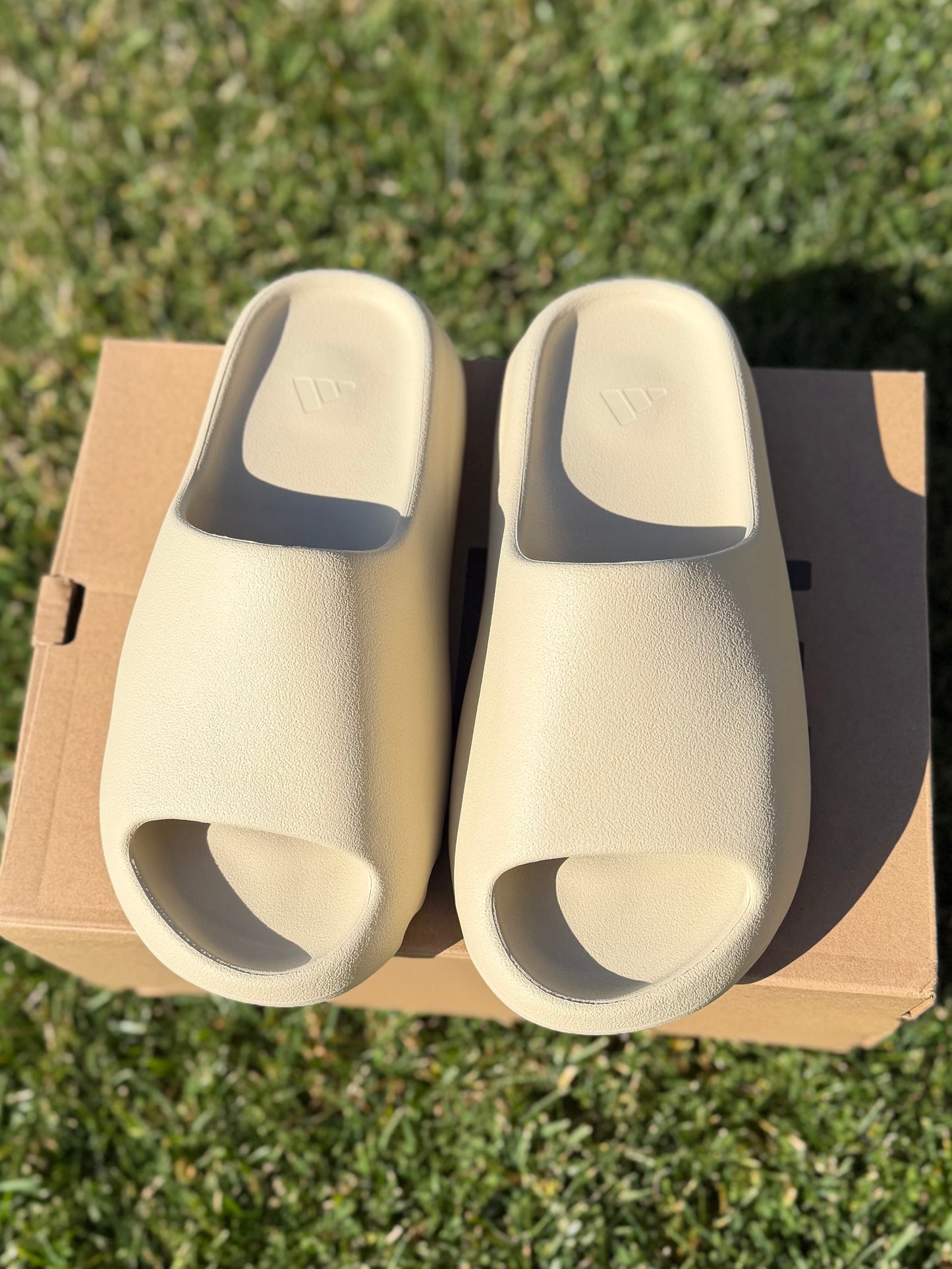 (Used Size 9M) Yeezy Slide Bone