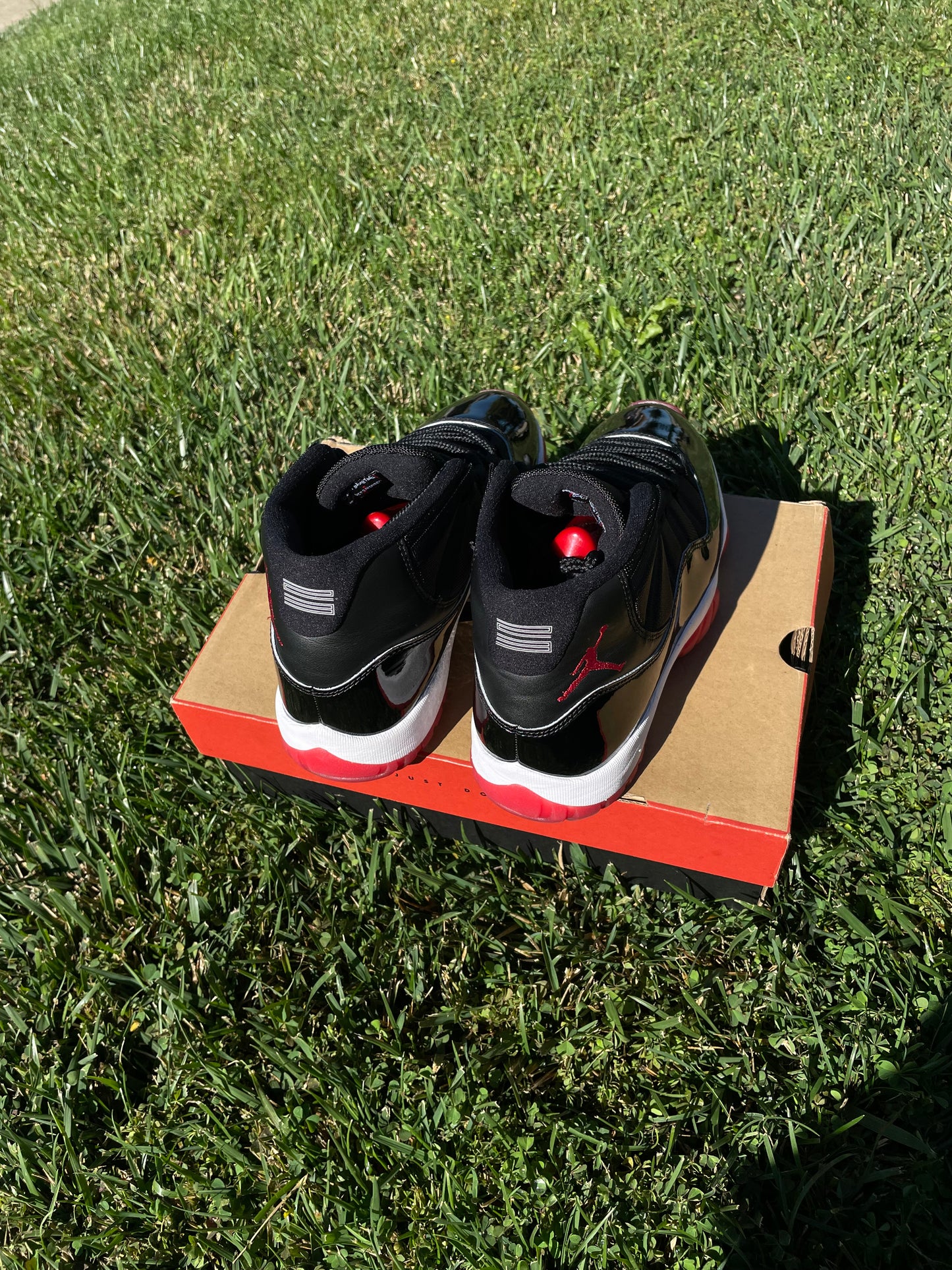 (Used Size 9.5M) Jordan 11 Bred (2019)