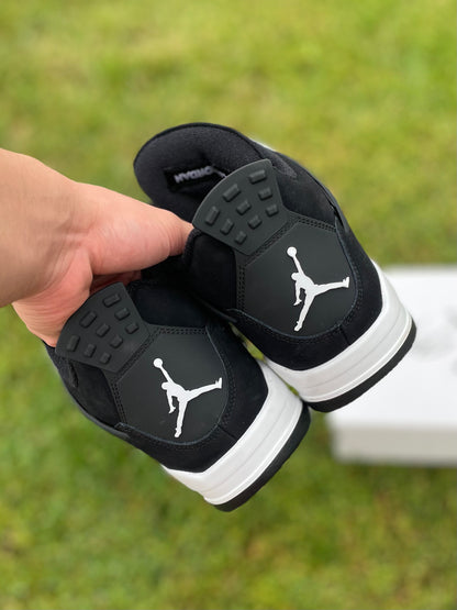 (Used Size 9M) Jordan 4 White Thunder