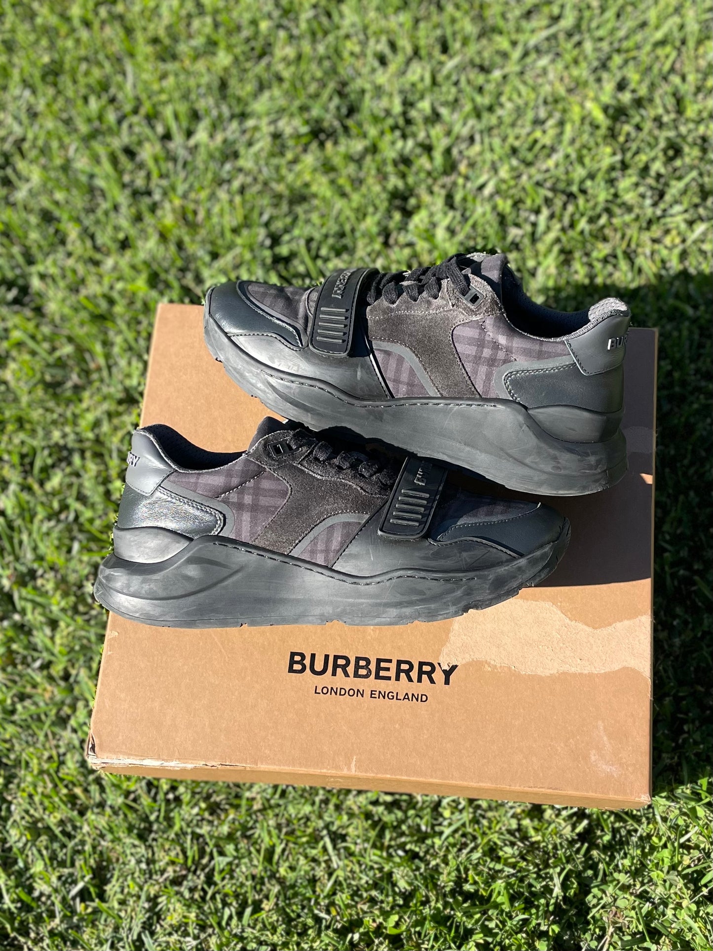 (Used Size 9M) Burberry Ramsey Check Sneakers (42EU)