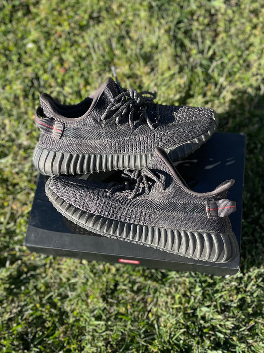 (Used Size 8.5M) Yeezy 350 V2 Black Non-Reflective