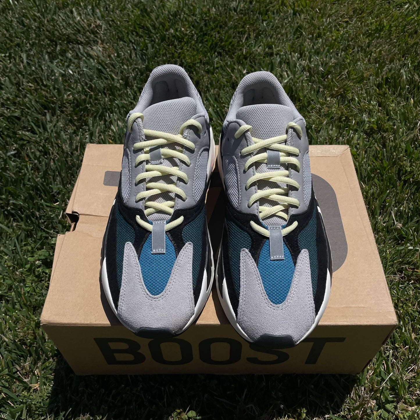 (Used Size 9.5M) Yeezy 700 Wave Runner