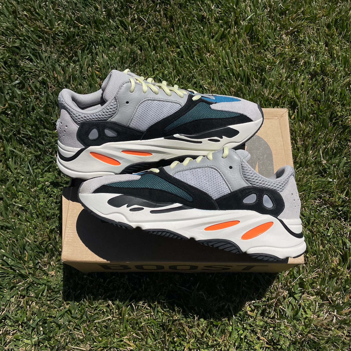 (Used Size 9.5M) Yeezy 700 Wave Runner