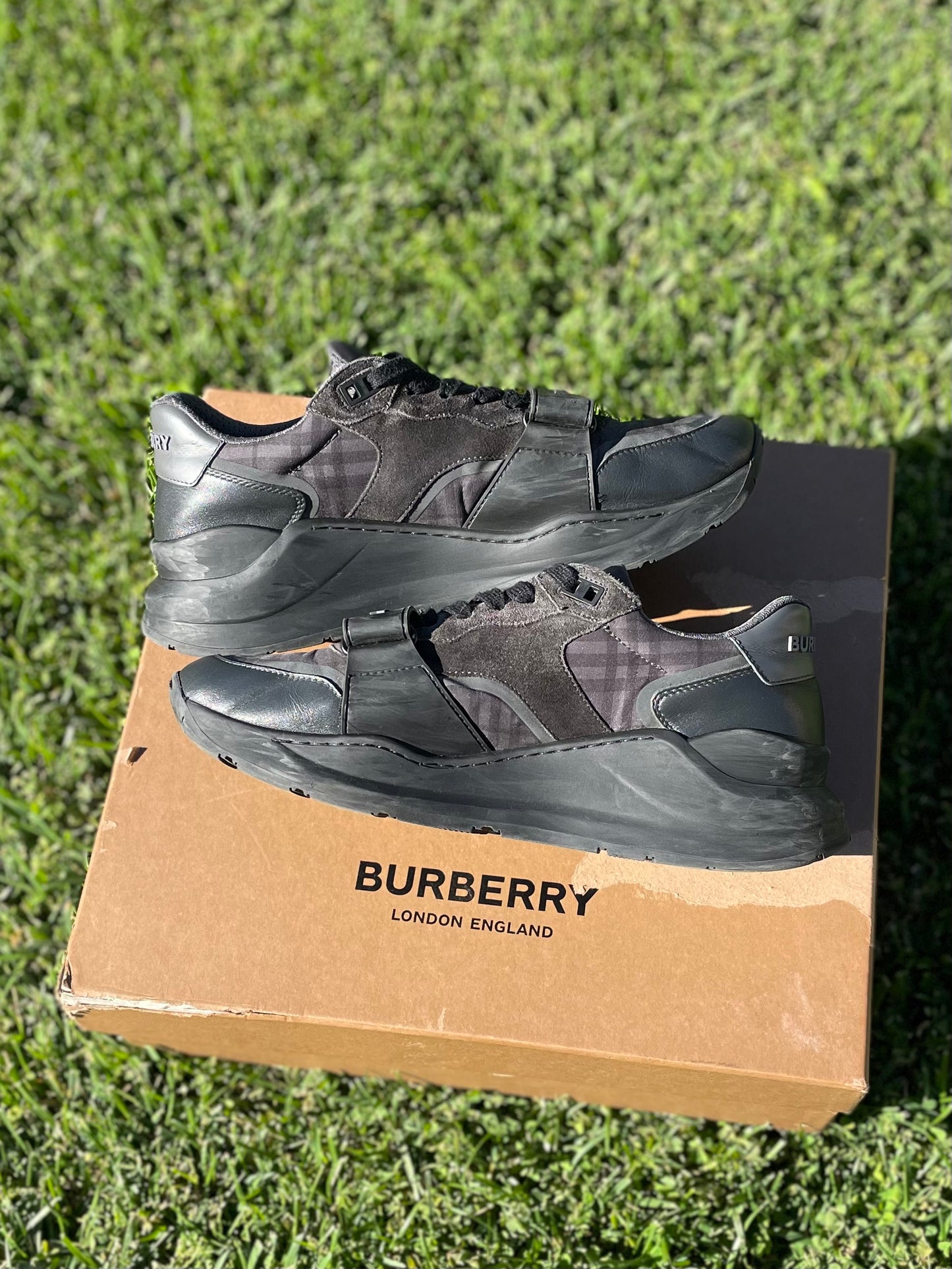 (Used Size 9M) Burberry Ramsey Check Sneakers (42EU)