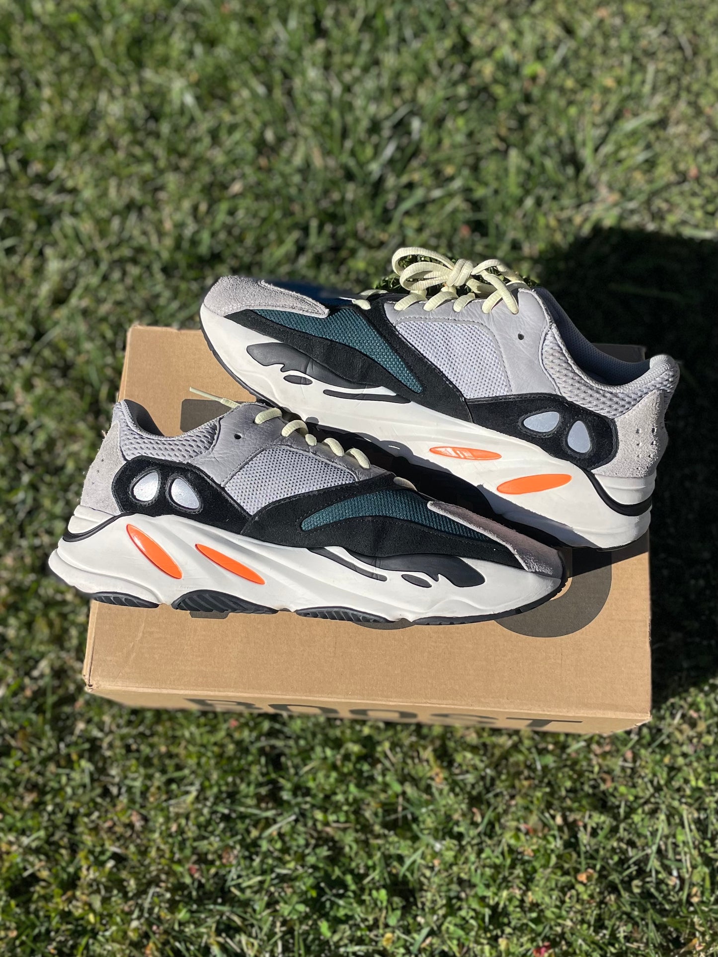 (Used Size 11M) Yeezy 700 Wave Runner