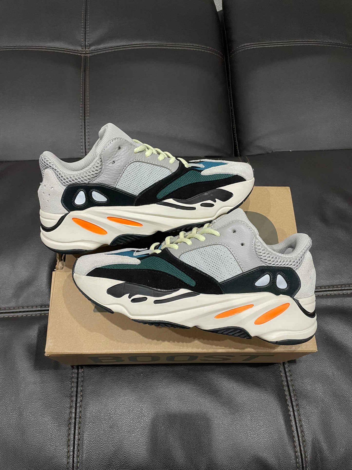 (Used Size 8.5M) Yeezy 700 Wave Runner